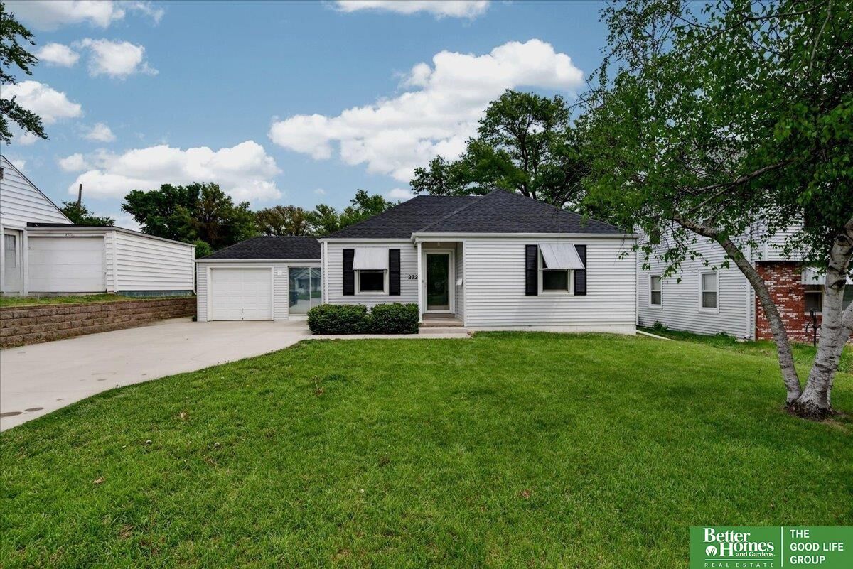 Property Photo: 2725 S 42 Street NE 68105