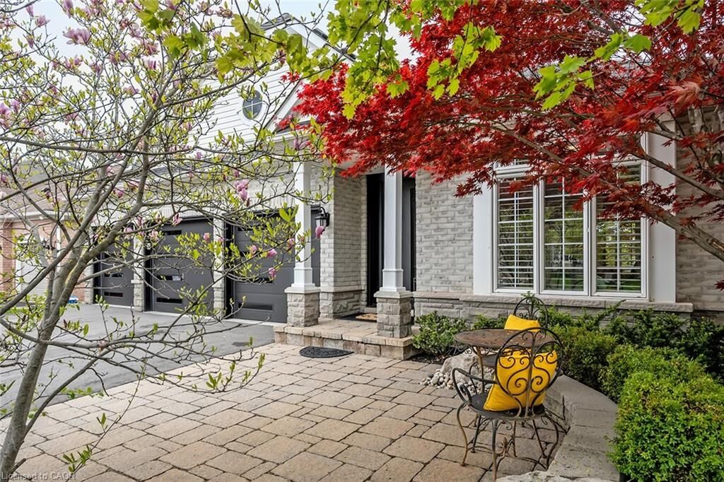 Property Photo:  4285 Couples Crescent  ON L7M 4Y8 