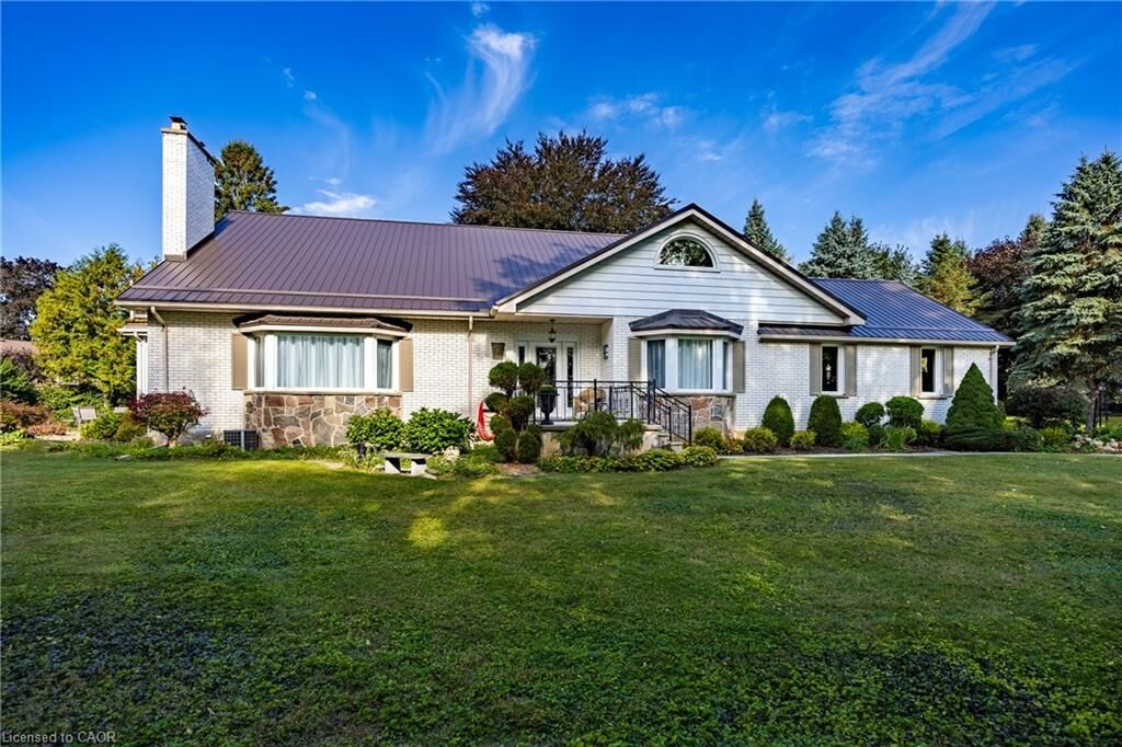 Property Photo:  800 Norfolk Street N  ON N3Y 3R7 