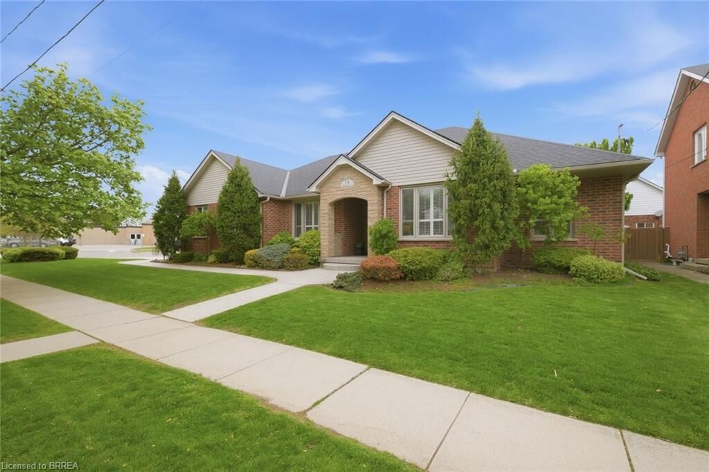 Property Photo: 74 Franklin Street ON N3R 1T4