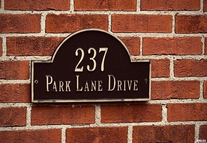 Property Photo:  237 Park Lane Drive  IL 61401 
