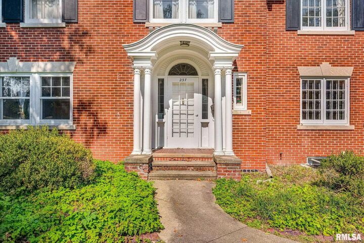 Property Photo:  237 Park Lane Drive  IL 61401 