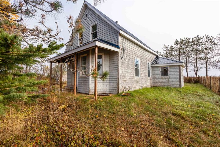 842 Strathcona Road — photo 1