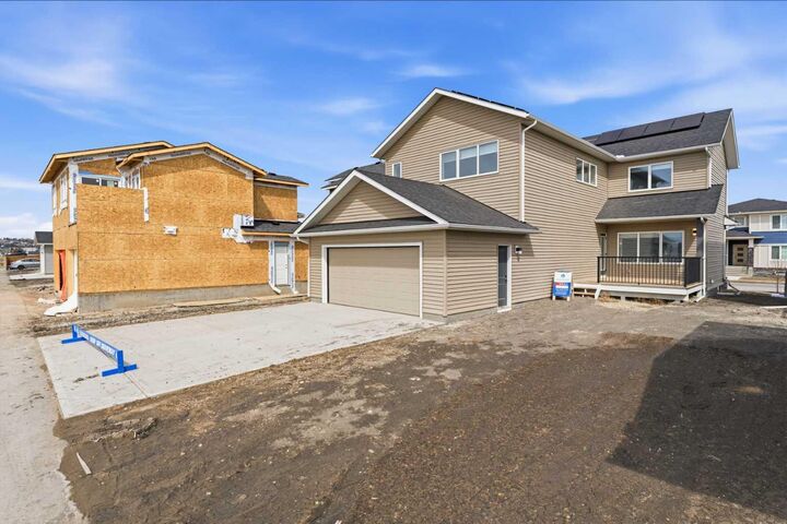 Property Photo:  2765 Baywater Landing SW  AB T4B 5K6 