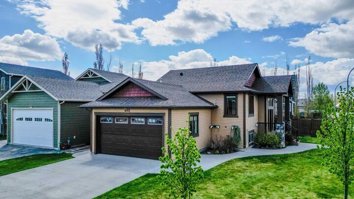 Property Photo:  402 11 Street  AB T0L 1S0 