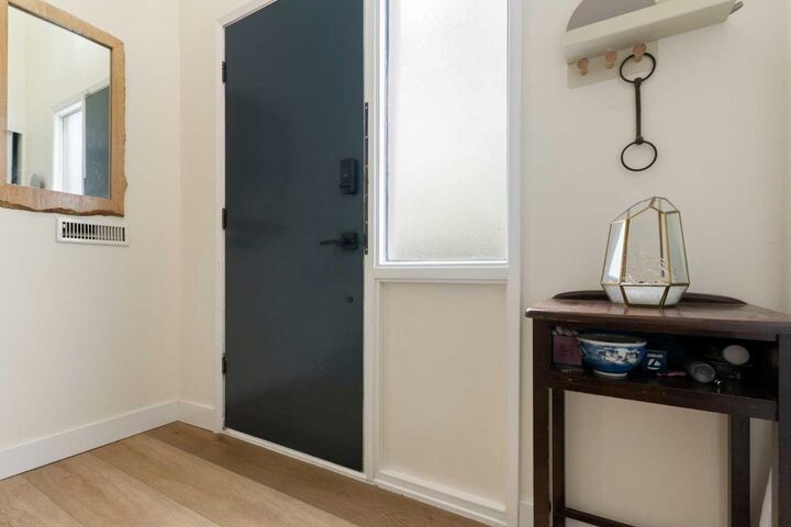 Property Photo:  7612 35 Avenue NW  AB T3B 1T5 