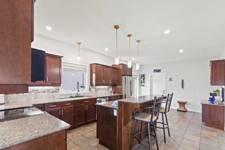 Property Photo:  7726 Saxony Road  AB T8X 0G4 