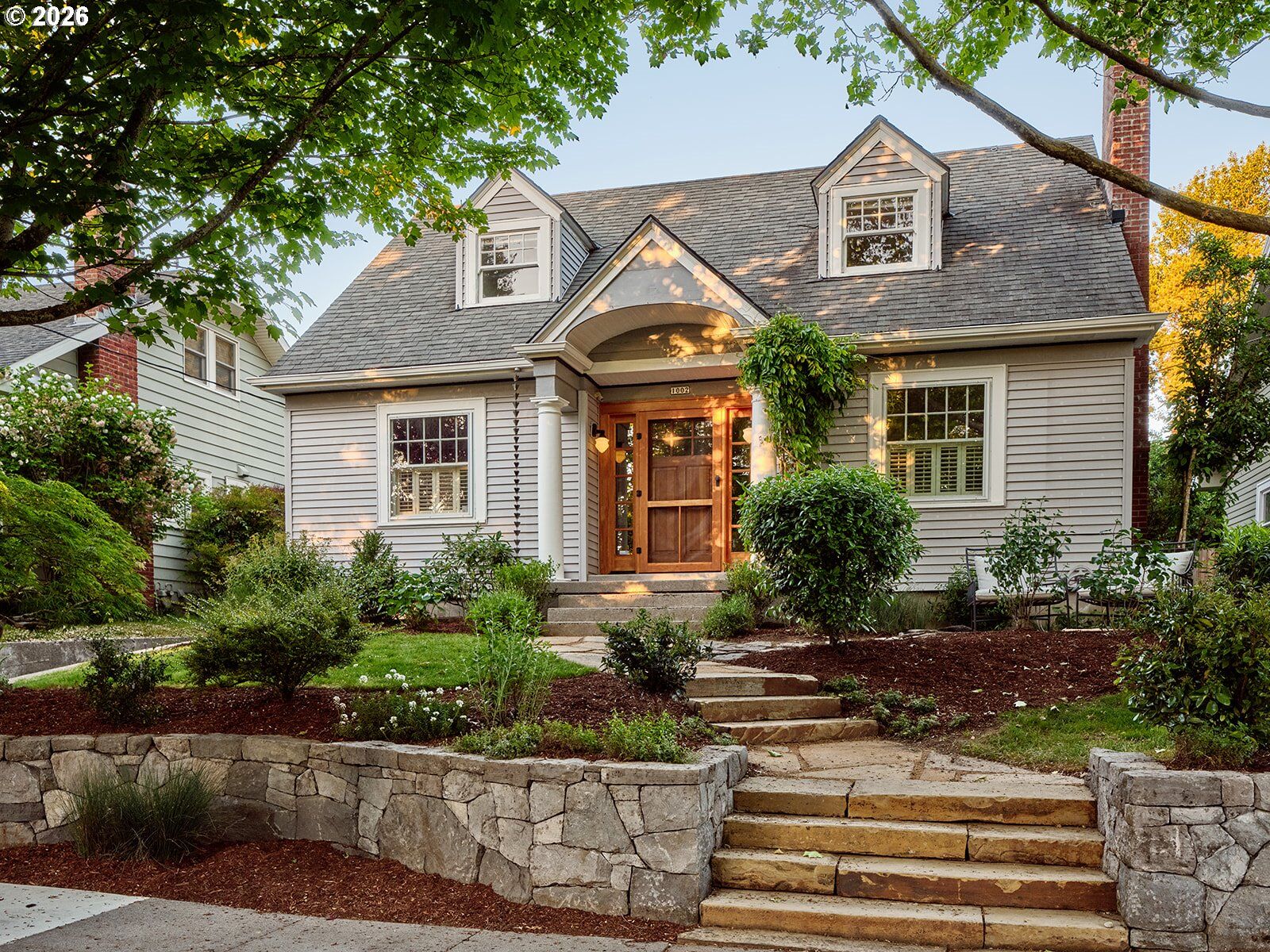 Property Photo:  1002 SE 54th Ave  OR 97215 