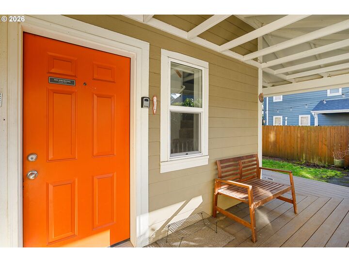 Property Photo: 837 NE Roselawn St OR 97211