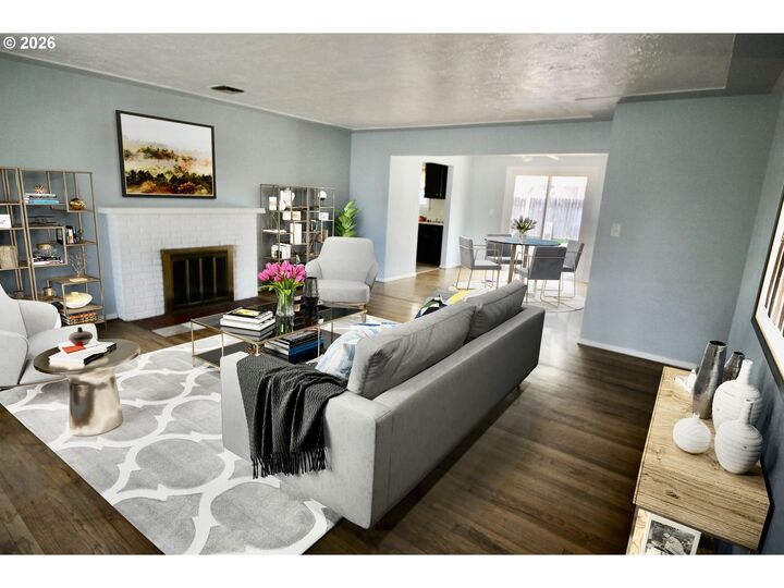 Property Photo:  1724 E 13th St  OR 97058 