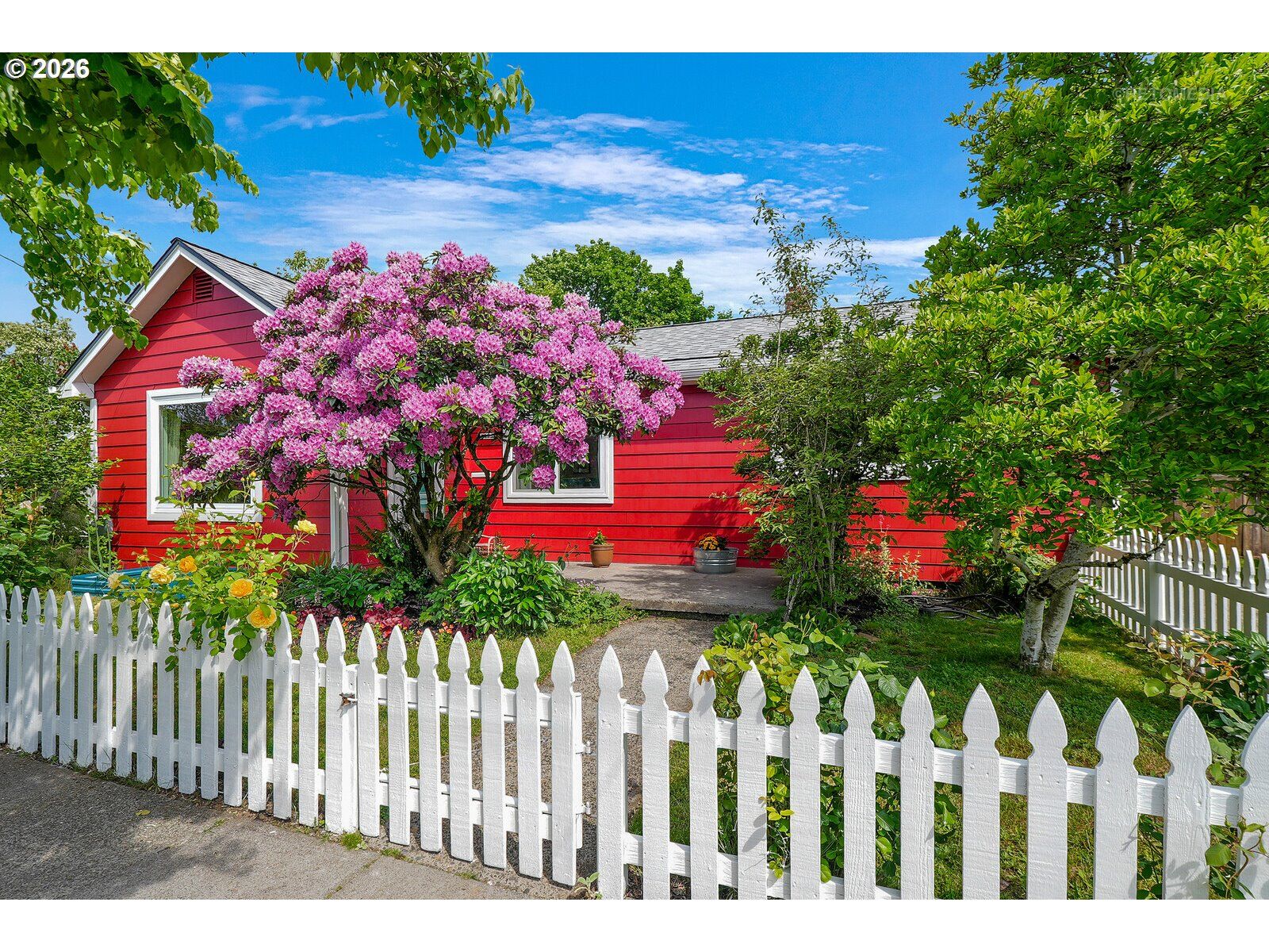 Property Photo:  1411 NE Highland St  OR 97211 