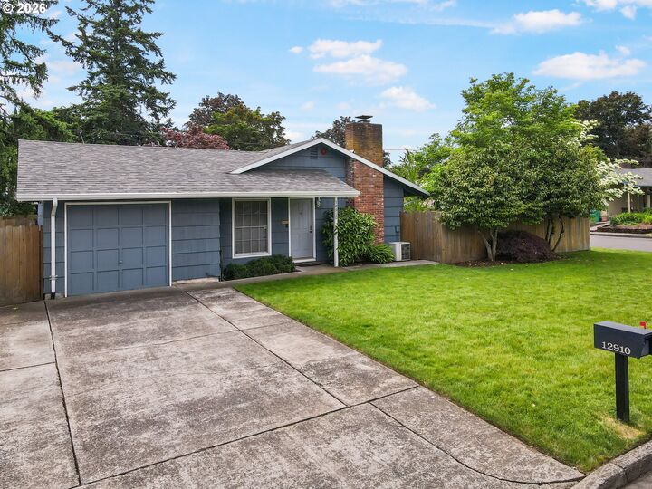Property Photo: 12910 SE Center St OR 97236