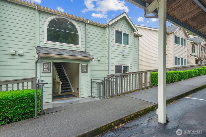Property Photo: 3815 SE 131st Lane SE H-16 WA 98006
