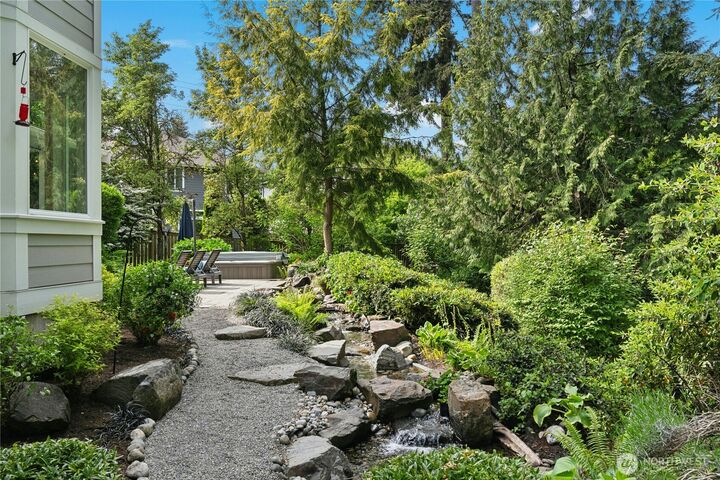 Property Photo:  10806 SE 16th Street  WA 98004 