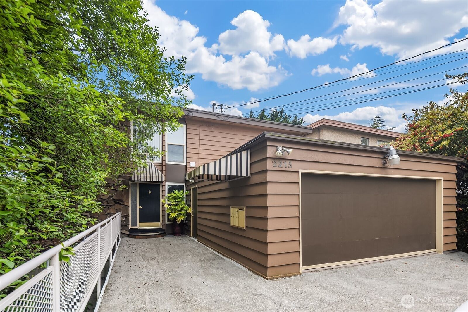 Property Photo:  2215 W Raye Street  WA 98199 