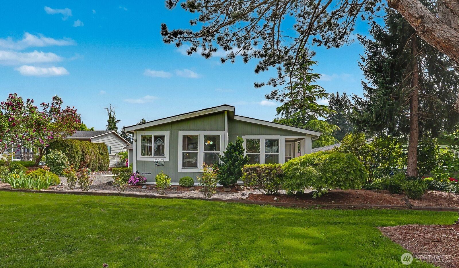 Property Photo: 905 243rd Street SW WA 98021