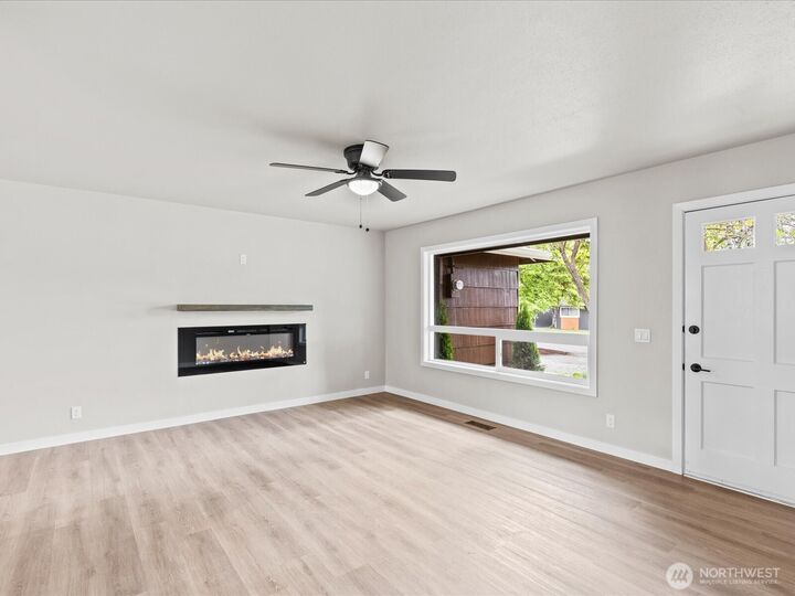 Property Photo: 418 S 190th Street WA 98148