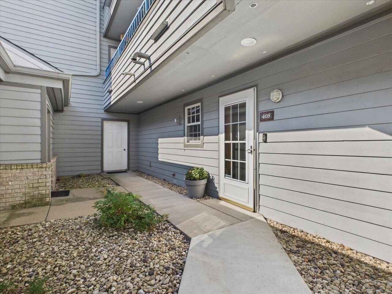 Property Photo:  5383 Mariners Cove Drive 405  WI 53704 
