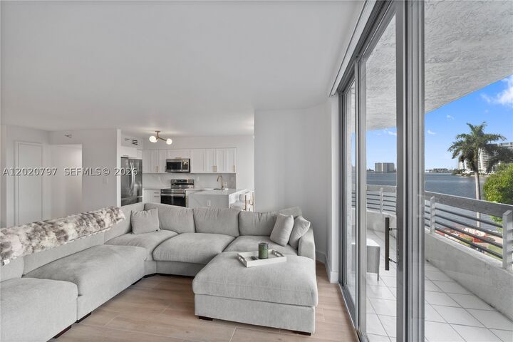 Property Photo: 19101 NE 36th Ct 402 FL 33180