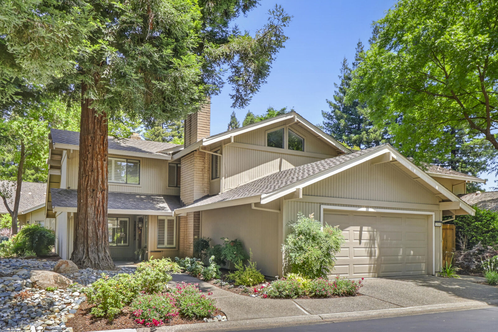 Property Photo:  2044 University Park Drive  CA 95825 
