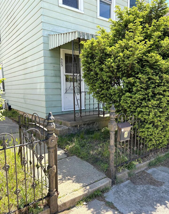 Property Photo:  505 S 2nd St  NJ 08332 