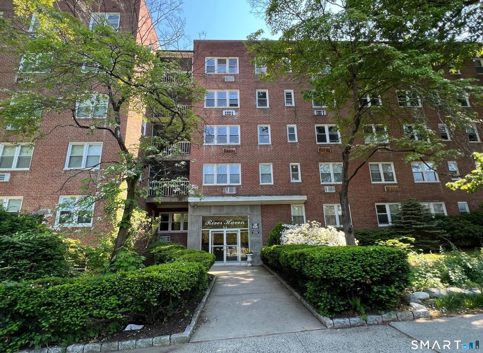 Property Photo:  54 W North Street 417  CT 06902 