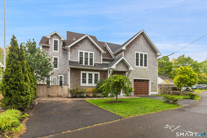 Property Photo:  