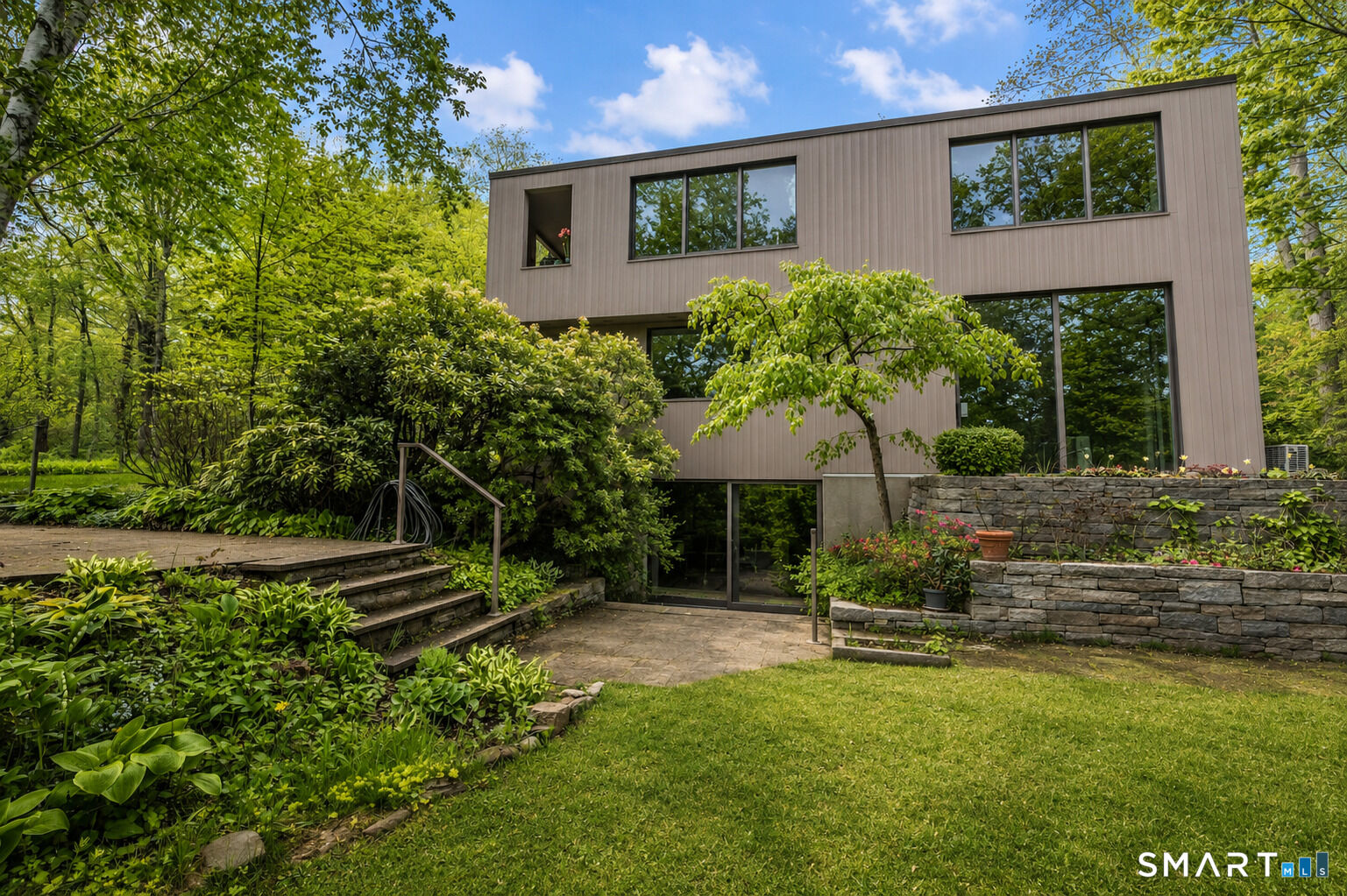Property Photo: 370-R Maiden Lane CT 06422