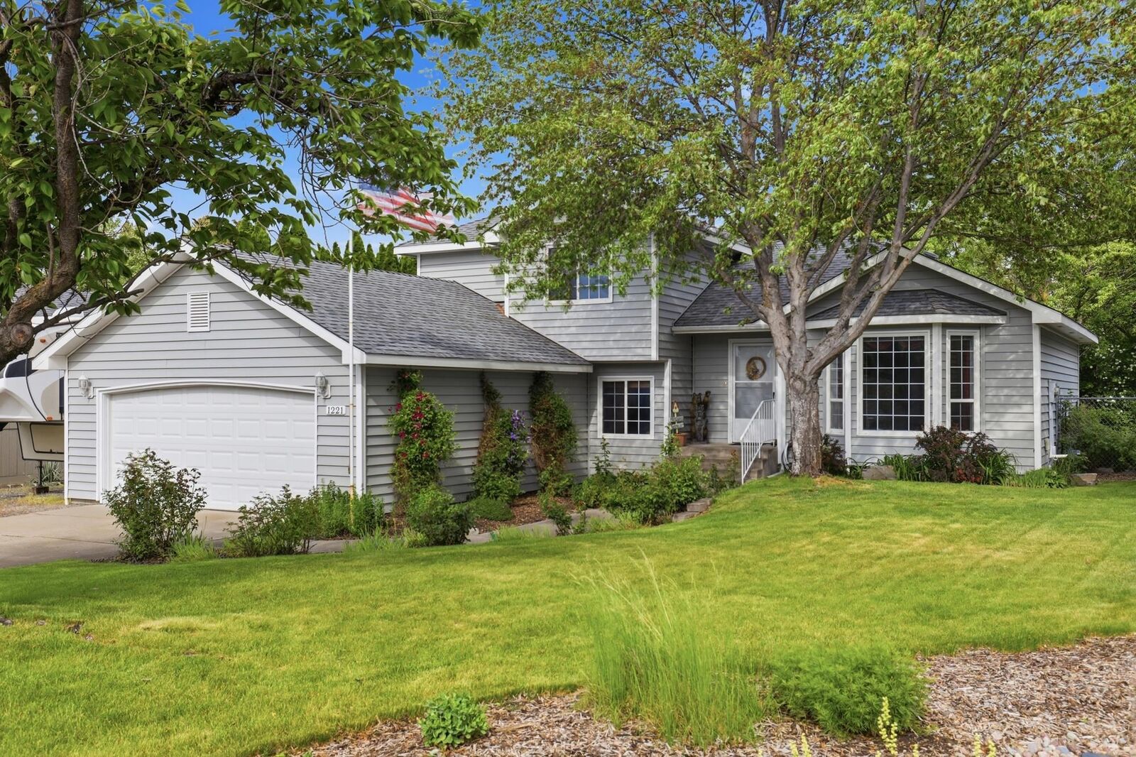 Property Photo:  1221 S Bannen Rd  WA 99037 