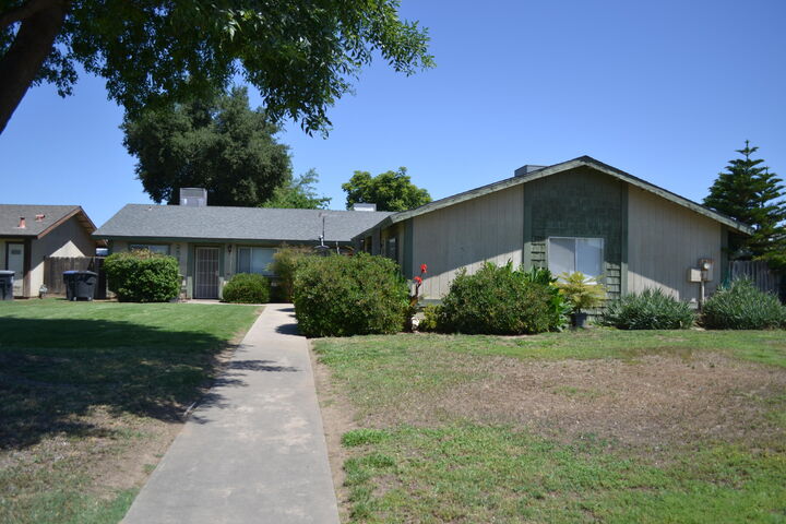 Property Photo: 2520-2524 W Victor Avenue CA 93277