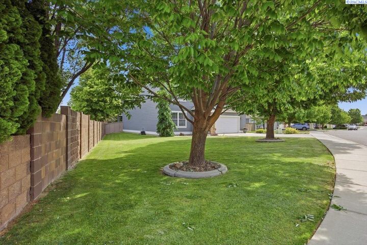 Property Photo:  5606 W 24th  WA 99338 