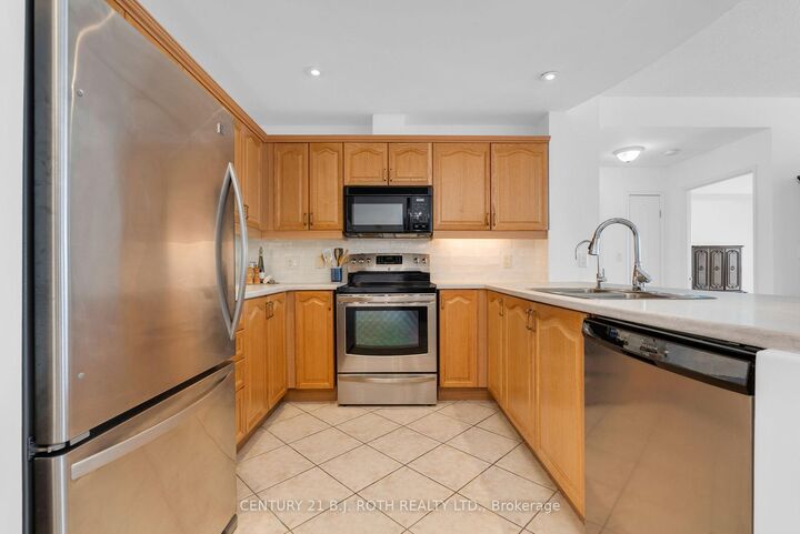 Property Photo:  2 Toronto Street 1402  ON L4N 9R2 