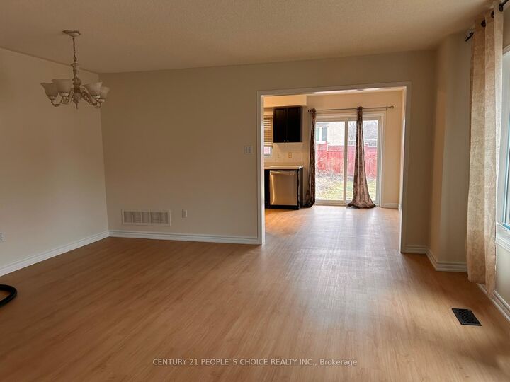 Property Photo:  6885 Tassel Crescent  ON L5W 1G9 