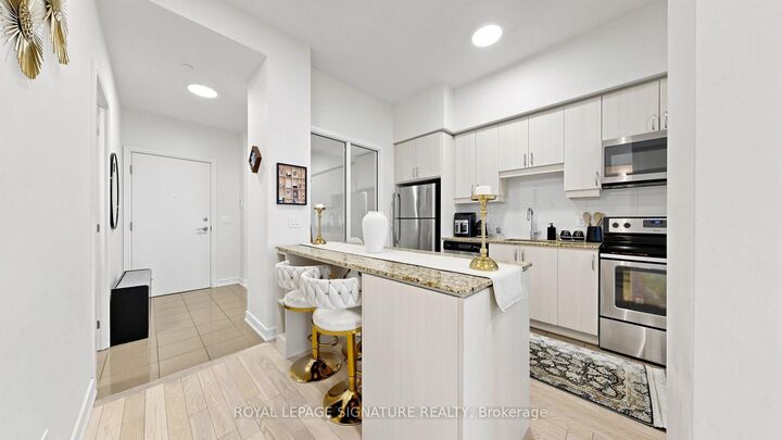 Property Photo: 9201 Yonge Street 802 ON L4C 6Z2