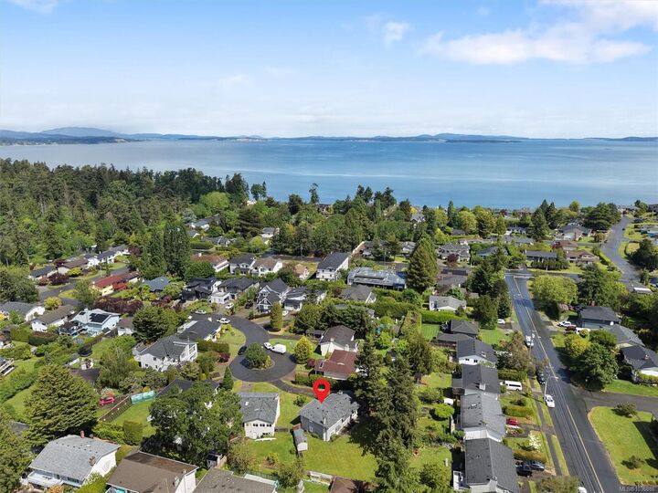 Property Photo: 1582 Fremont Pl BC V8N 4Y5