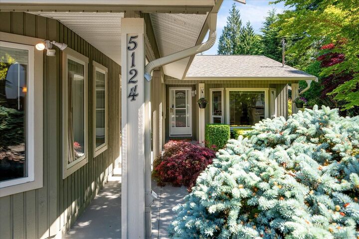 Property Photo:  5124 Hammond Bay Rd  BC V9T 5B5 