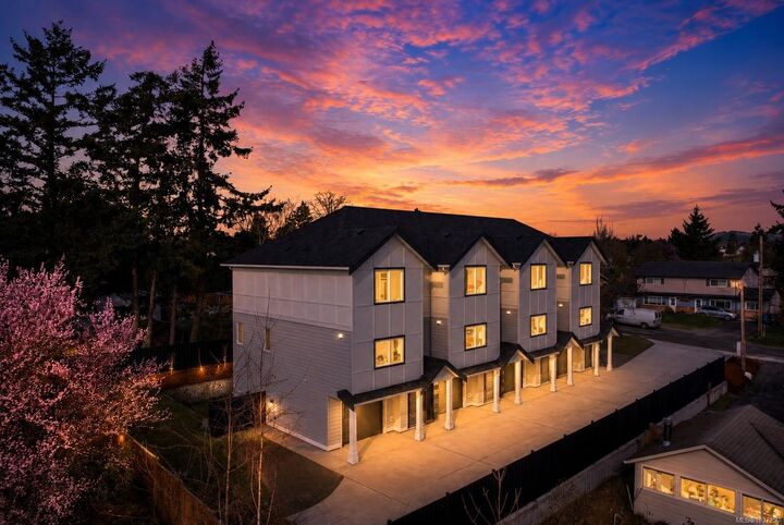 Property Photo: 621 Broadway St 3 BC V8Z 2G5