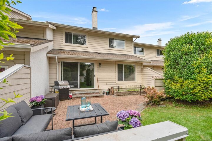 Property Photo:  1287 Verdier Ave 32  BC V8M 1H1 