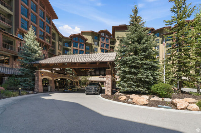 Property Photo:  3855 N Grand Summit Dr 424 Q3  UT 84098 