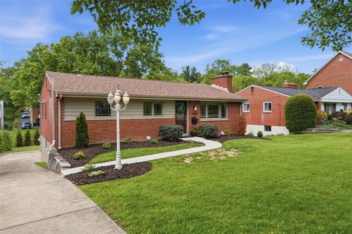 Property Photo: 1290 Lakemont Drive PA 15243