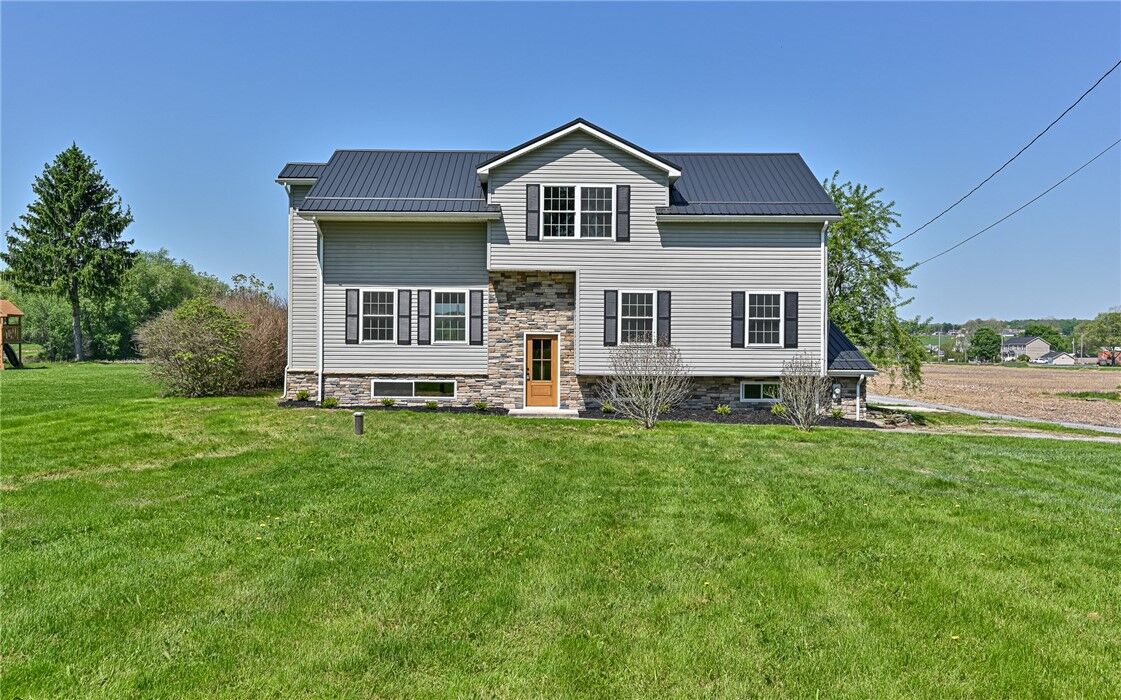 Property Photo:  1331 Fayette New Wilmington Rd  PA 16142 
