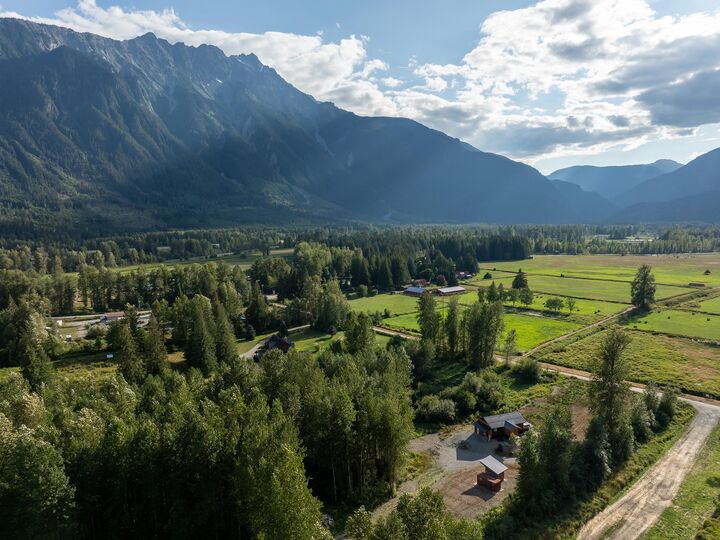 Property Photo: 7320 Macrae Road BC V0N 2L3