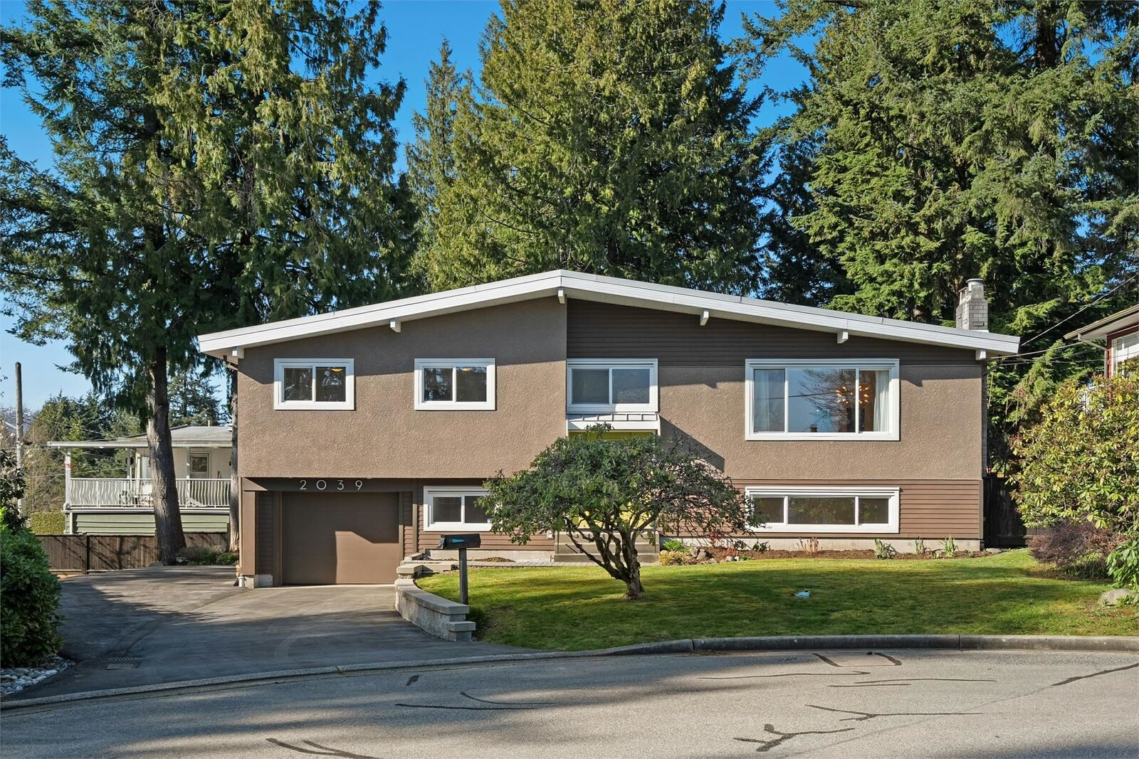 Property Photo:  2039 Compton Court  BC V3J 2K9 