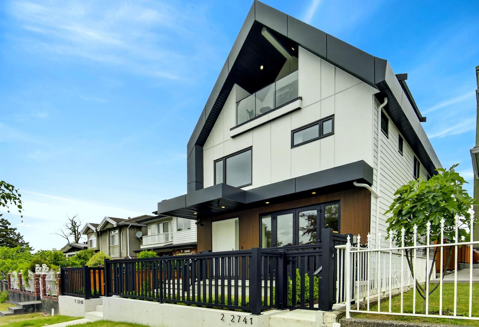 Property Photo:  2741 E 7th Avenue 1  BC V5M 1T8 