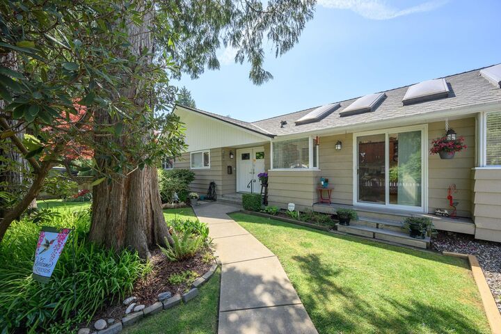 957 56A Street — photo 1