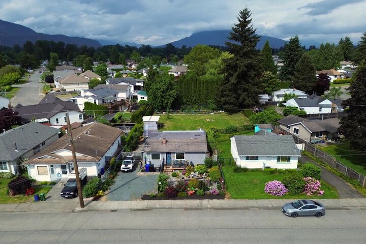 45573 Wellington Avenue — photo 1