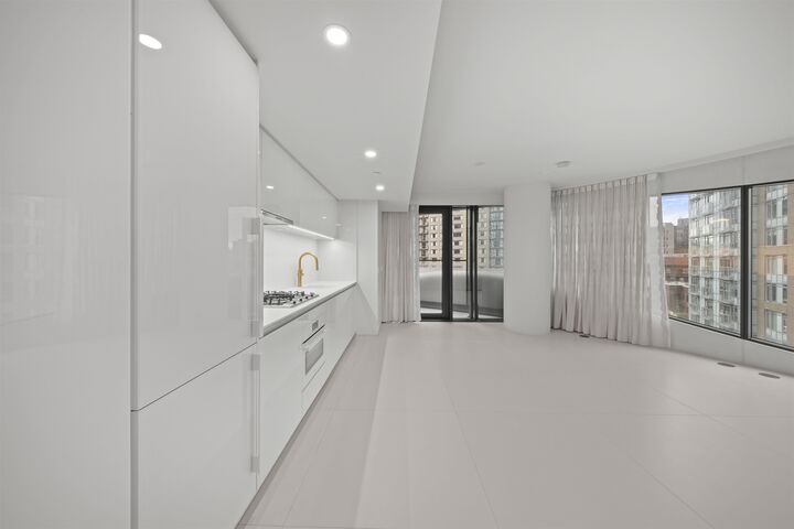 Property Photo:  1033 Nelson Street 702  BC V6E 0E5 