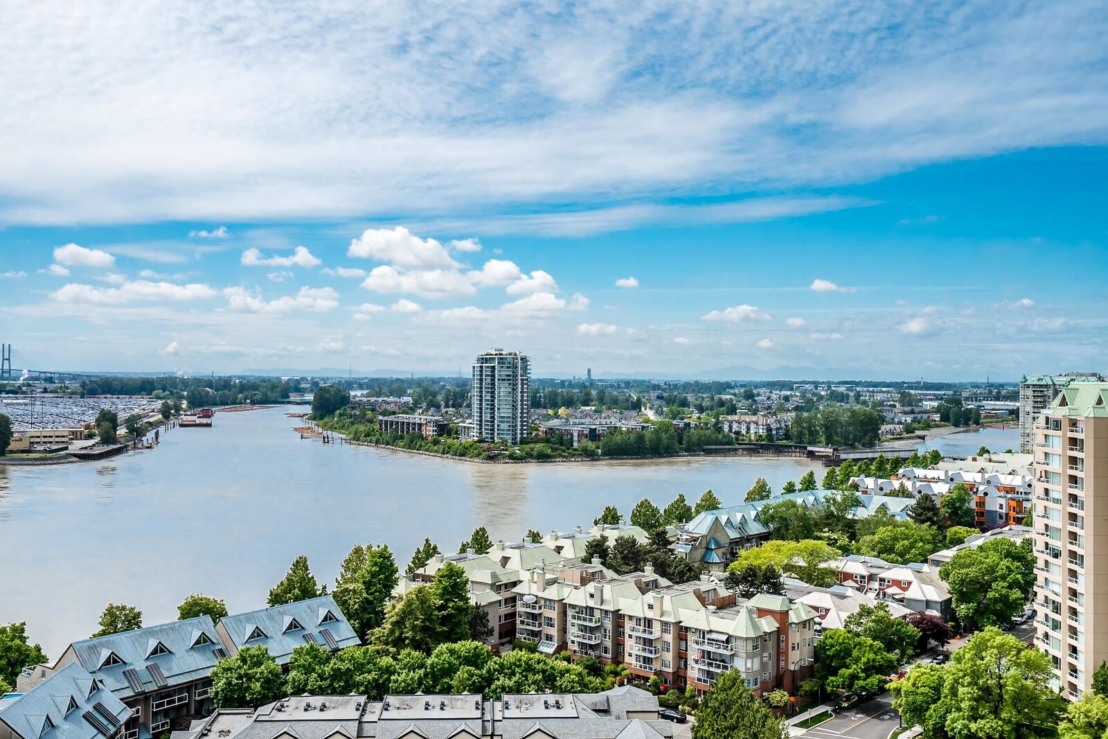 Property Photo:  988 Quayside Drive 1811  BC V3M 0L5 