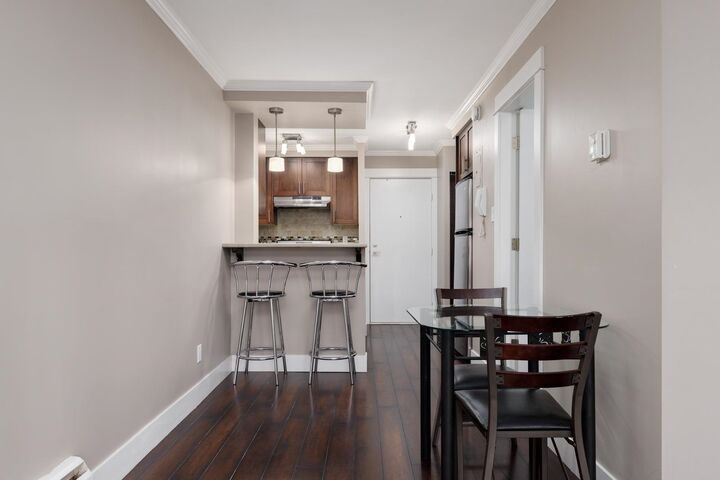 Property Photo:  1950 W 8th Avenue 303  BC V6J 1W3 