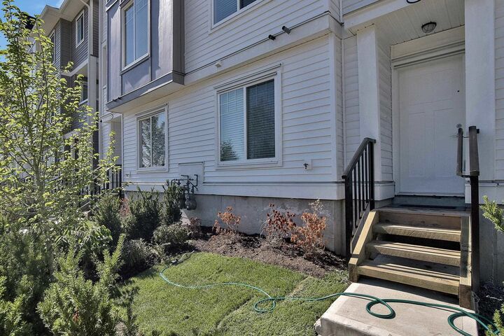 Photo de la propriété:  8033 166B Street 27  BC V4N 0G7 